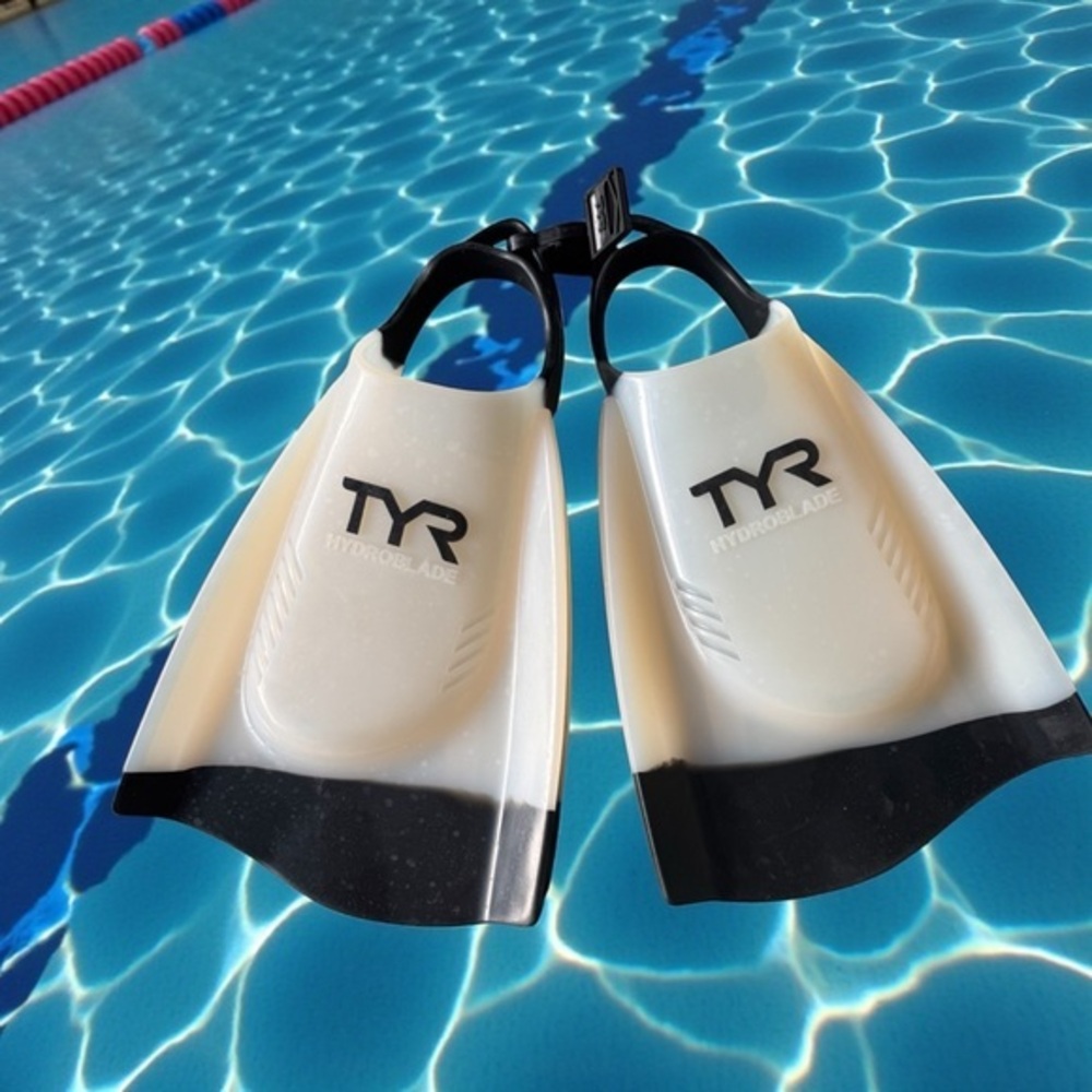 NWT TYR Hydroblade Swim Training Fins XX-Large 
M) Shoe 12-14 ,  W) 13.5-15.5
